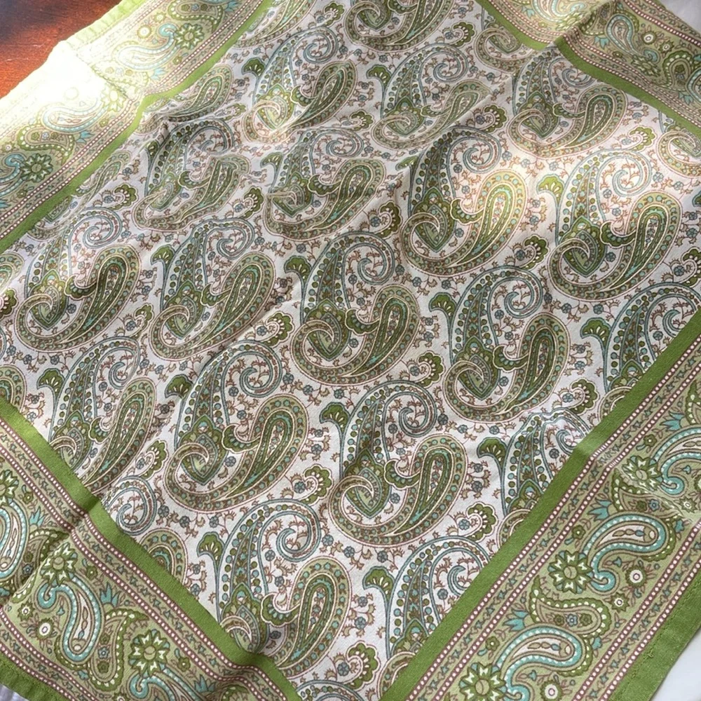 Williams Sonoma Paisley Cotton Napkins (4)
